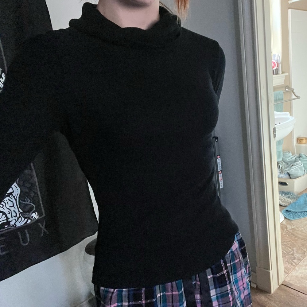 Ambiance long sleeve turtleneck size: small